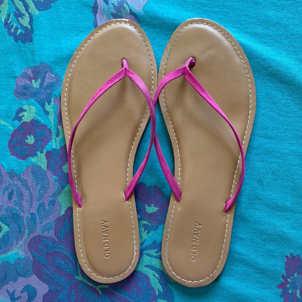 Old Navy Fuchsia Suede Thong Flip Flops
